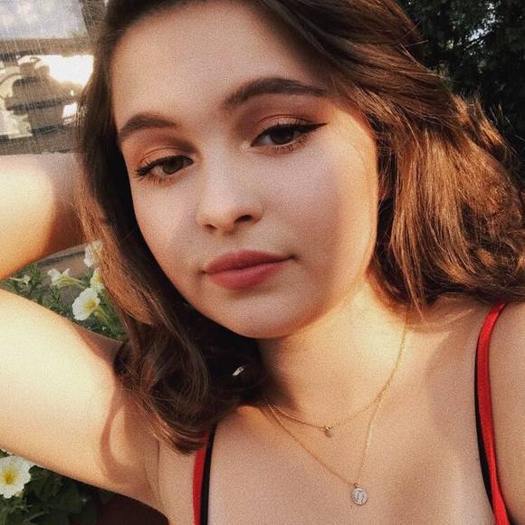 Meet your Posher, Amanda - Picture 1 of 1